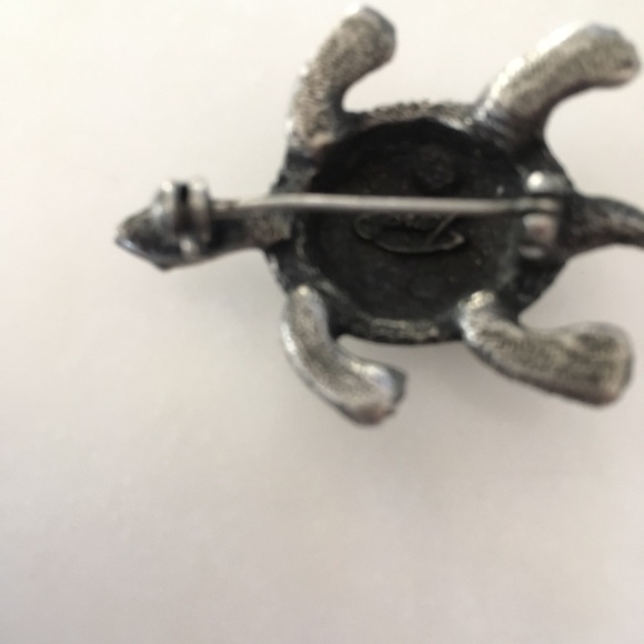 Turtle with peridot and amber gems pin. - Picture 4 of 5